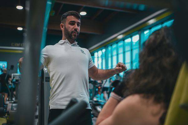 膝の痛みと仲直りする──体重・靴・階段の降り方